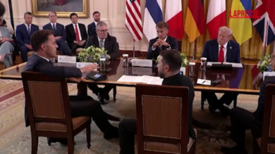 Ucraina, il vertice alla Casa Bianca tra Trump, Zelensky e i leader europei: le immagini