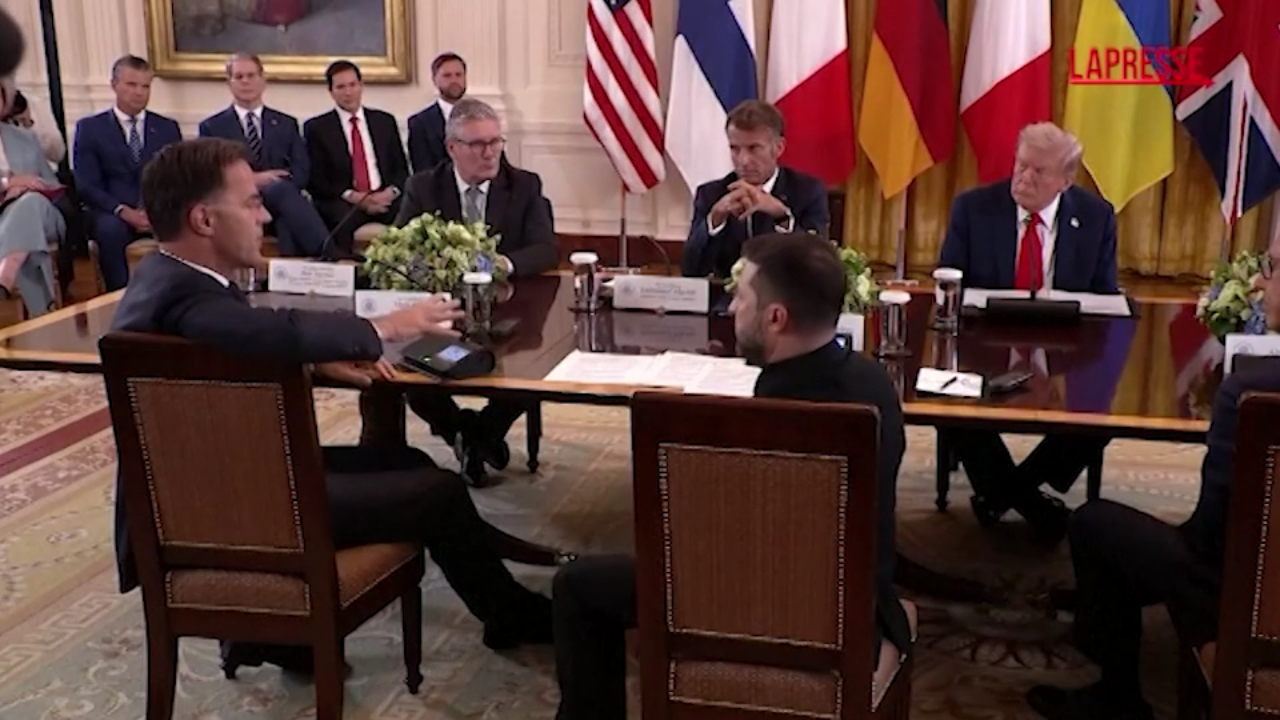 Ucraina, il vertice alla Casa Bianca tra Trump, Zelensky e i leader europei: le immagini Ucraina, il vertice alla Casa Bianca tra Trump, Zelensky e i leader europei: le immagini