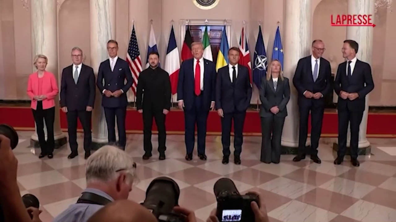 Ucraina, foto di famiglia dei leader alla Casa Bianca: l