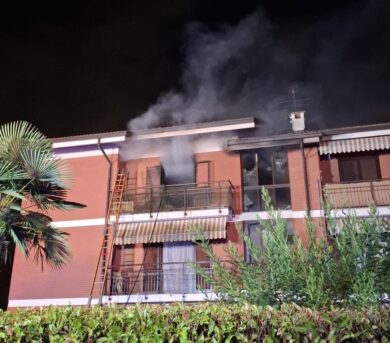 Torino, incendio in palazzina a Rivalta: morta 29enne