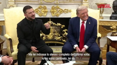 Zelensky alla Casa Bianca, il botta e risposta con il reporter che criticò il suo outfit