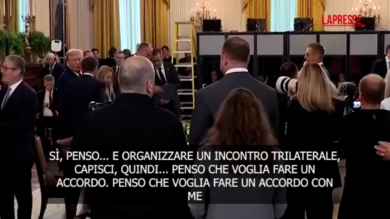 Ucraina, Trump sussurra a Macron: "Putin vuole fare accordo per me"