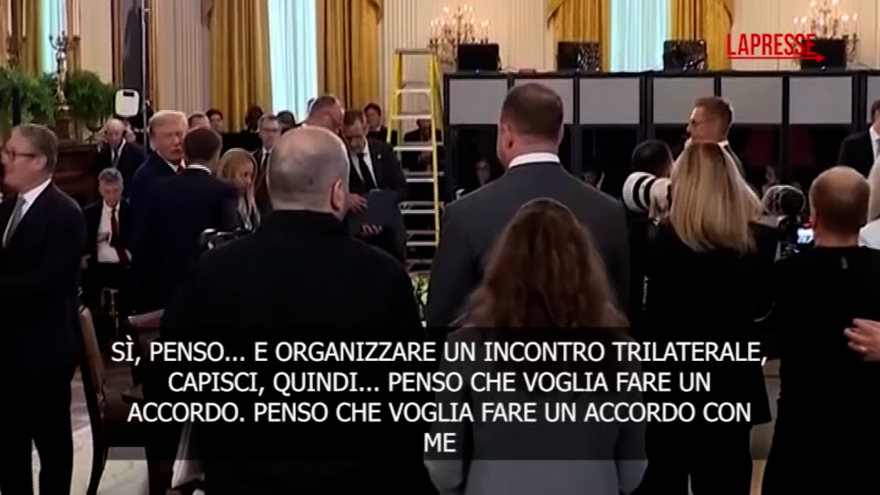 Ucraina, Trump sussurra a Macron: "Putin vuole fare accordo per me" Ucraina, Trump sussurra a Macron: "Putin vuole fare accordo per me"