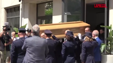 Pippo Baudo, il feretro lascia il Teatro delle Vittorie