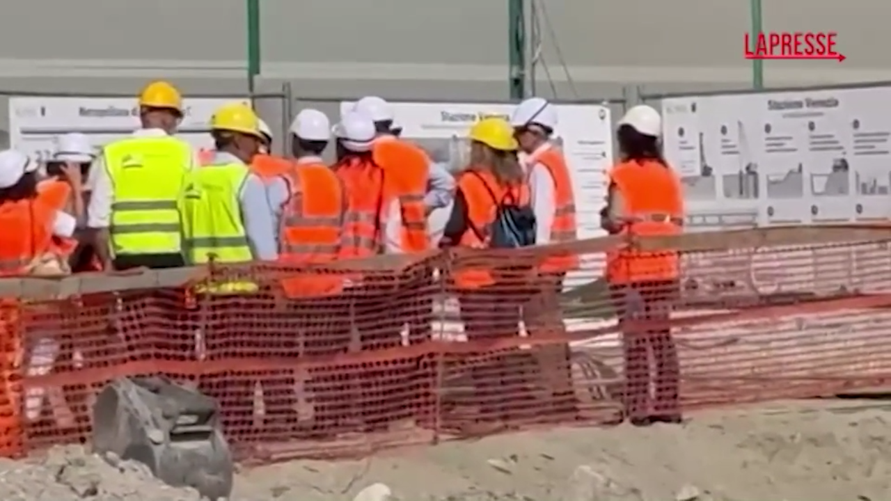 Roma, Salvini visita il cantiere della Metro C
