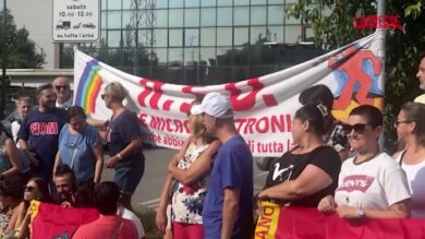 Milano, sciopero dei lavoratori Siae Microelettronica e SM Optics