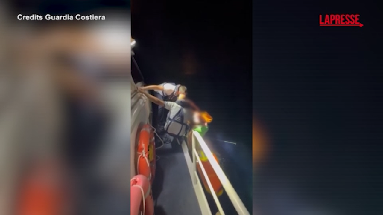Terracina, 13 persone soccorse al largo del Circeo dalla Guardia Costiera