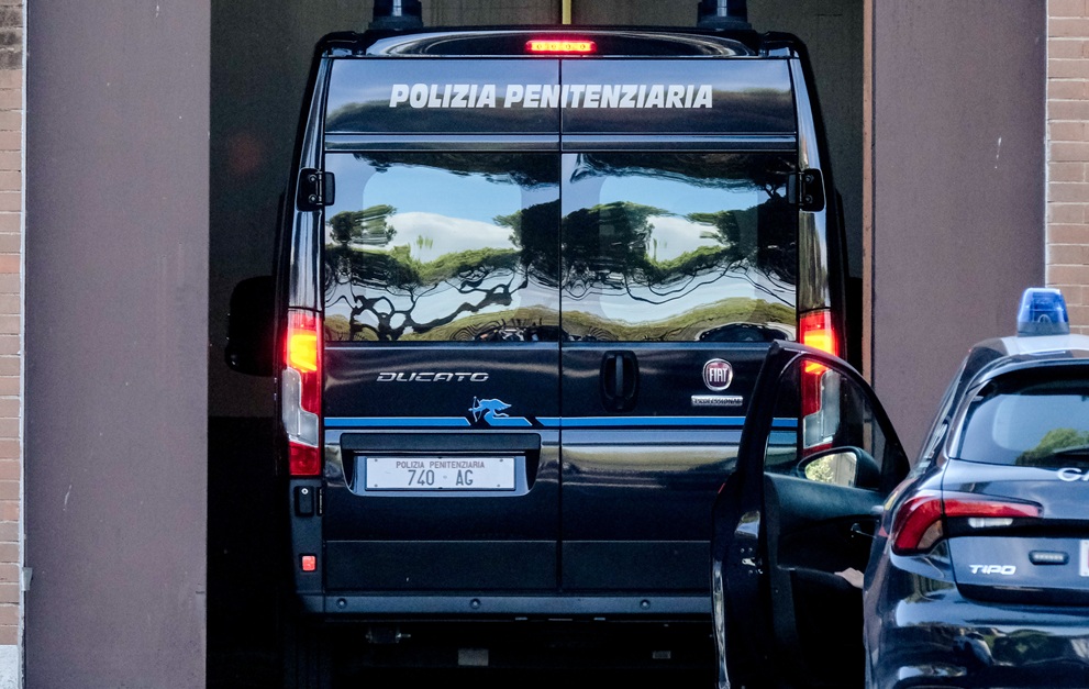Carceri, due detenuti evasi nella notte da Poggioreale Carceri, due detenuti evasi nella notte da Poggioreale