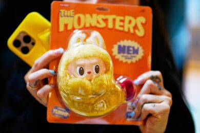 Labubu trainano la borsa di Hong Kong, balzo delle azioni Pop Mart