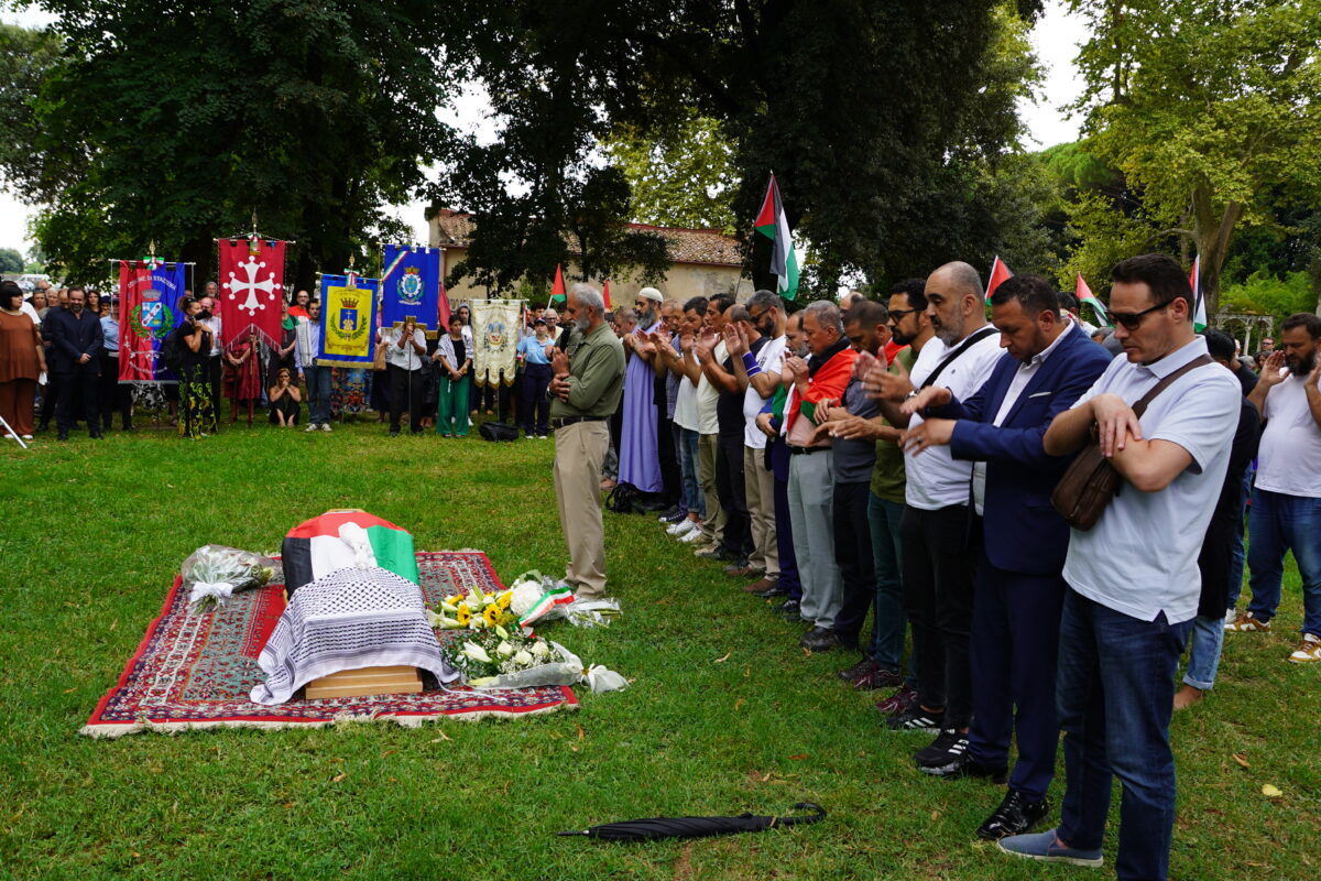 pisa centinaia ai funerali della palestinese marah morta per malnutrizione c8217232 anche giani