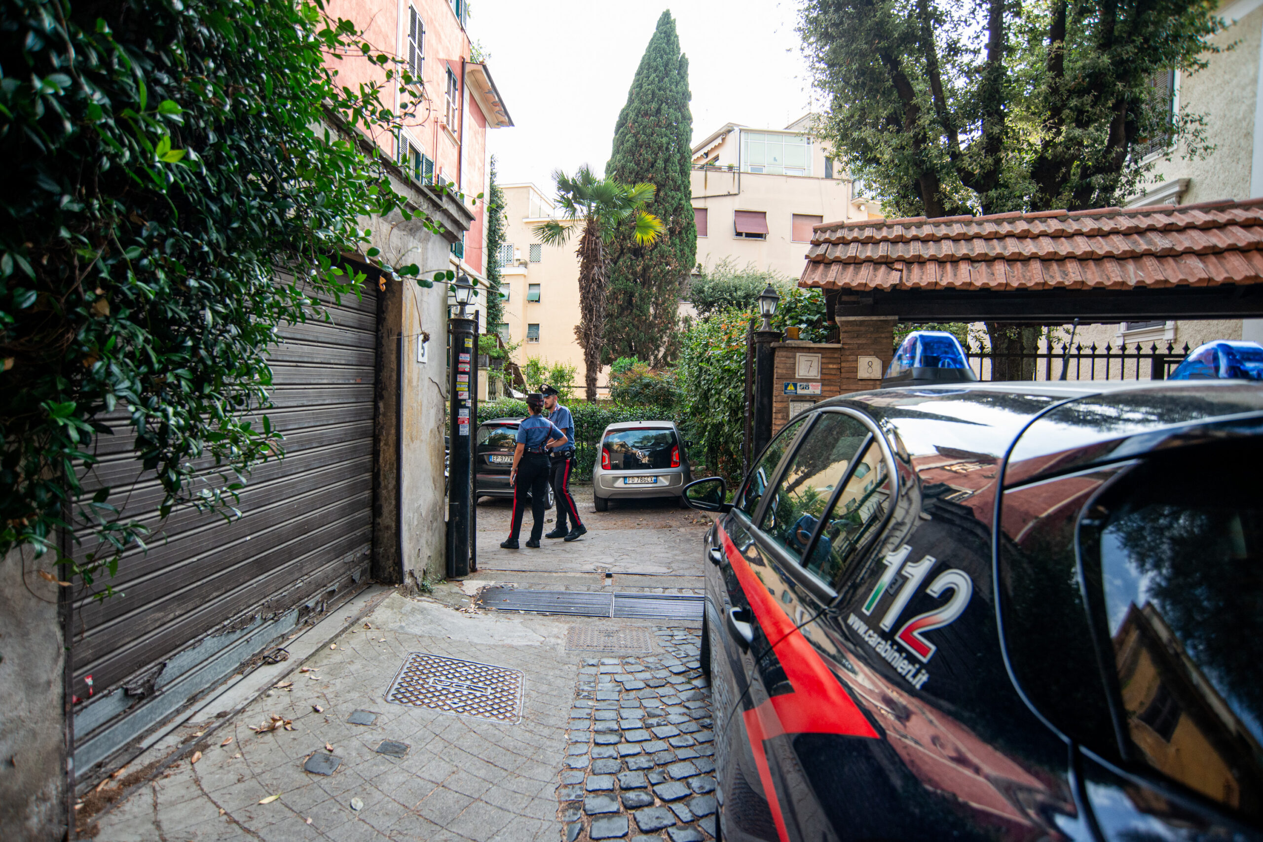 Roma, cadavere sul tetto: forse un ladro caduto