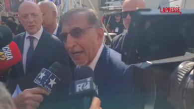 Funerali Pippo Baudo, l'arrivo di La Russa e Schifani alla chiesa di Santa Maria della Stella