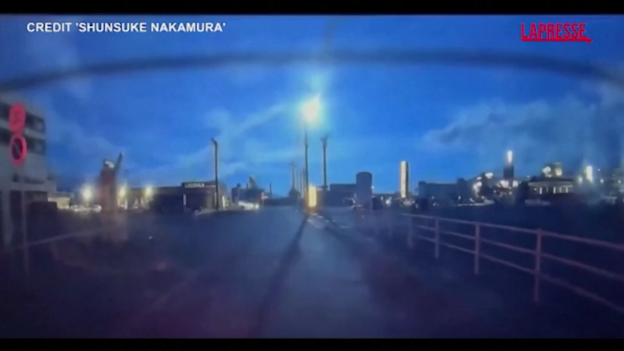 Giappone, meteorite su Kagoshima: le immagini ripresa da una dash cam
