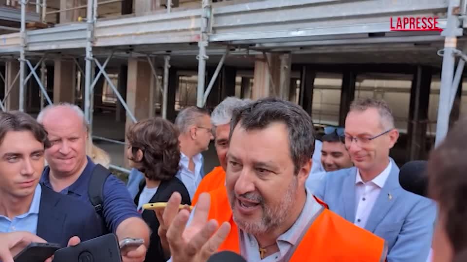 Curva Milan in silenzio, Salvini: “Se serve parere io ci sono. Ho contatti quotidiani con la tifoseria rossonera” Curva Milan in silenzio, Salvini: “Se serve parere io ci sono. Ho contatti quotidiani con la tifoseria rossonera”