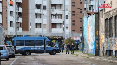 Leoncavallo, le forze dell'ordine schierate preparano lo sgombero