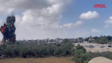 Gaza, raid israeliano su Deir al Balah: l'esplosione ripresa dalle telecamere