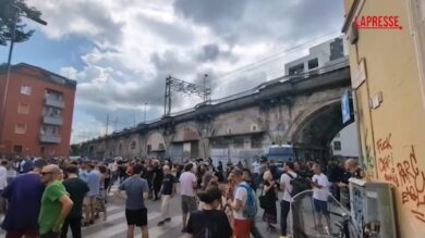 Sfratto Leoncavallo, presidio in via Watteau: accorse un centinaio di persone