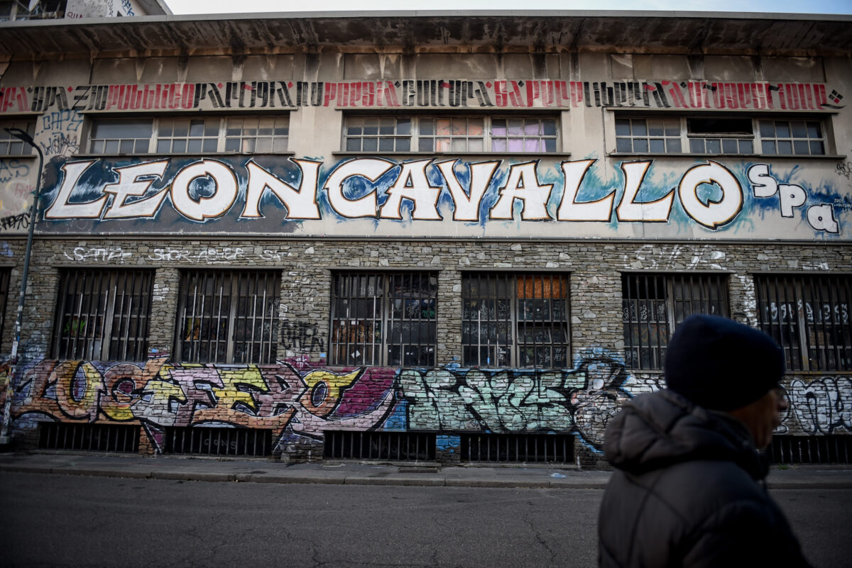 Leoncavallo, la storia del centro sociale di Milano: da occupazione a sgombero Leoncavallo, la storia del centro sociale di Milano: da occupazione a sgombero