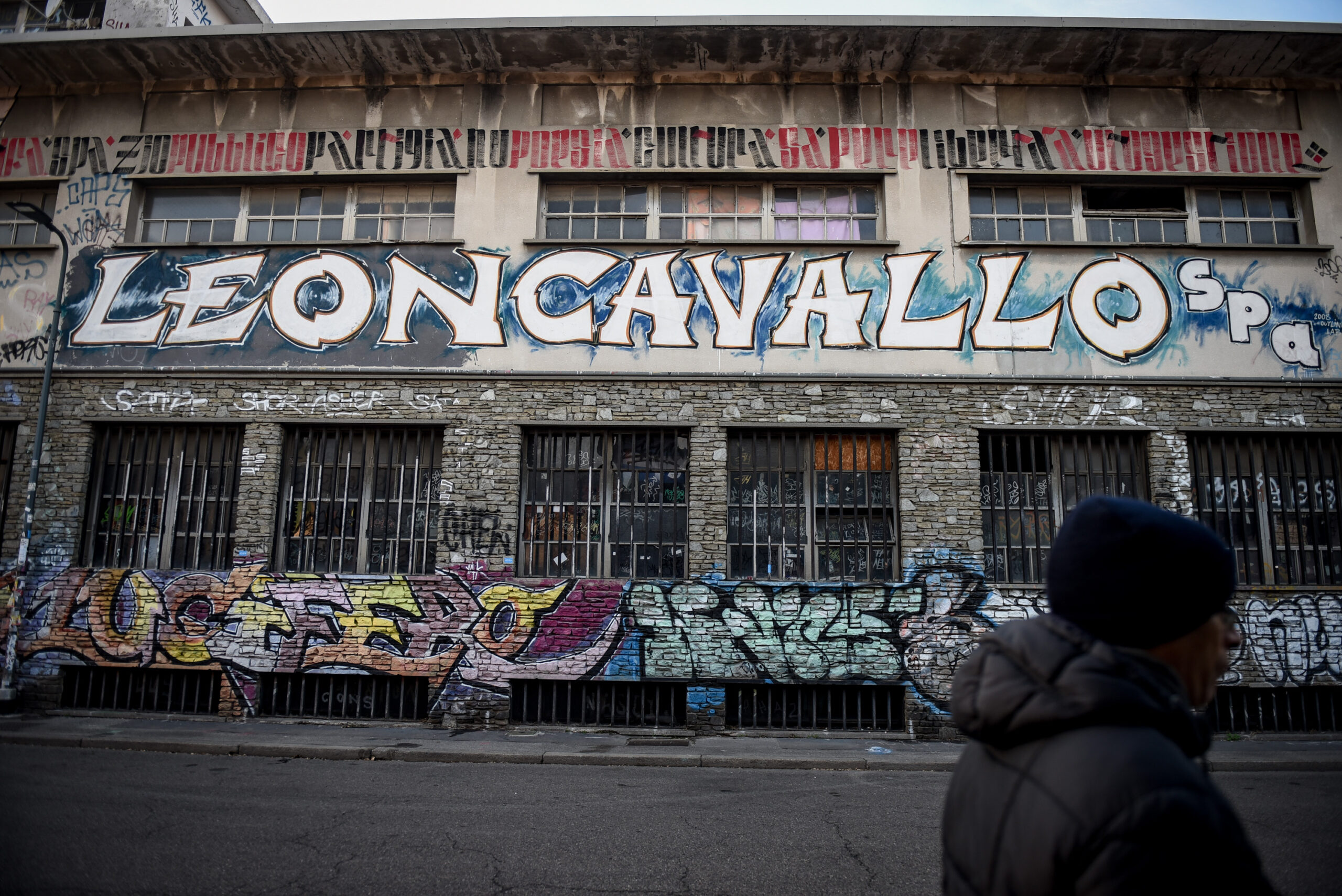 Leoncavallo, la storia del centro sociale di Milano: da occupazione a sgombero