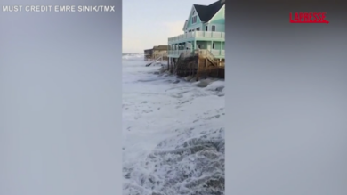 Usa, uragano Erin si abbatte sulla costa della Carolina del Nord