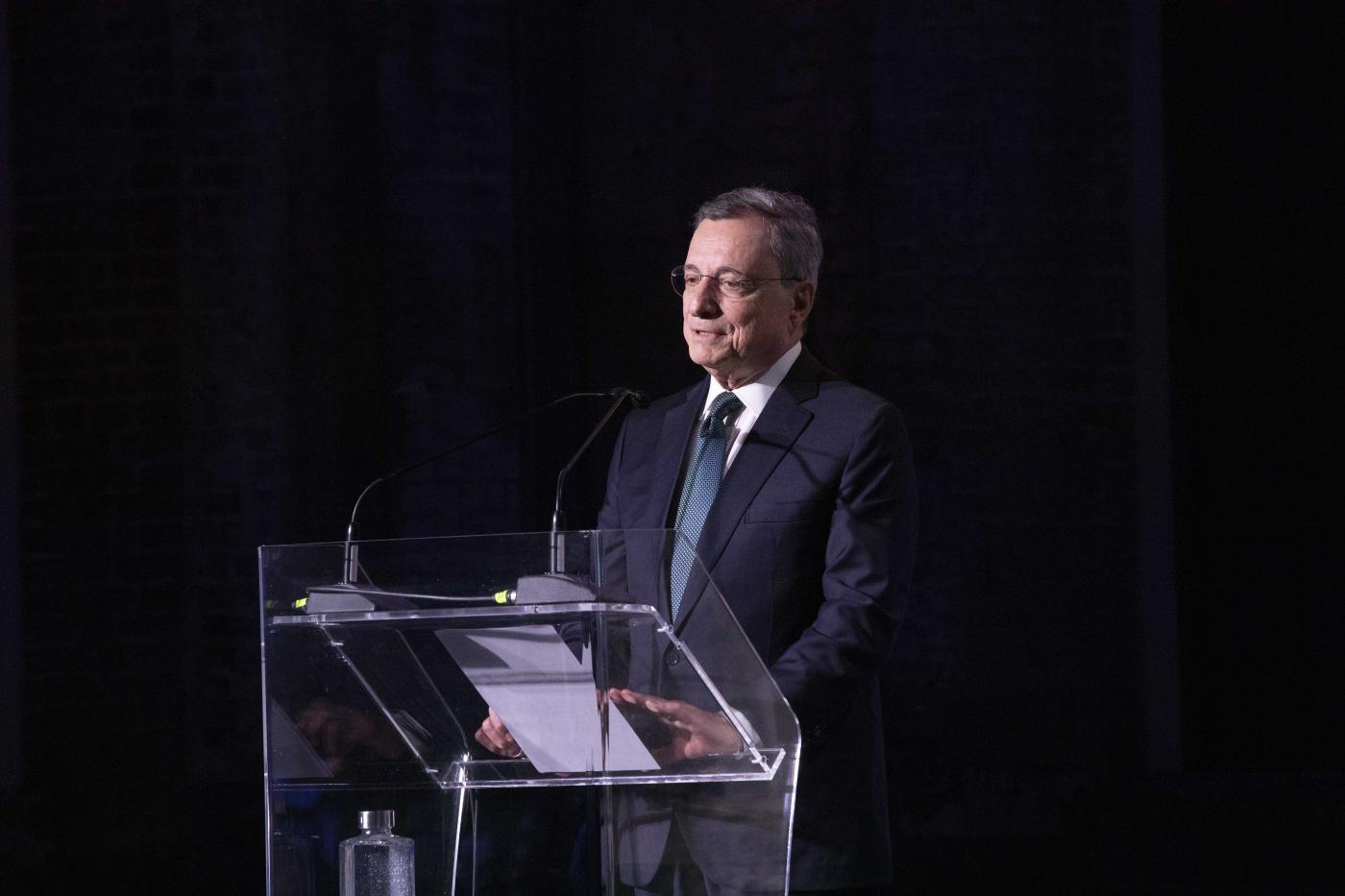 Draghi, il monito dal meeting di Rimini: “Ue si trasformi da spettatore a protagonista” Draghi, il monito dal meeting di Rimini: “Ue si trasformi da spettatore a protagonista”