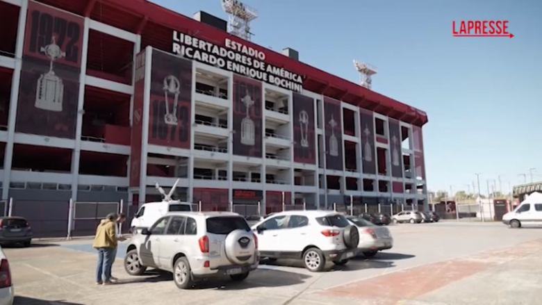 Calcio, oltre 100 tifosi dell'Universidad de Chile arrestati dopo gli scontro con l'Independiente: le immagini