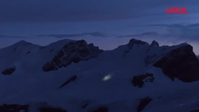 Monte Rosa, recuperati gli alpinisti bloccati in montagna: le immagini del soccorso alpino