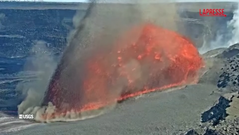 Usa, nuova eruzione del vulcano Kilauea alle Hawaii: le immagini del getto di lava