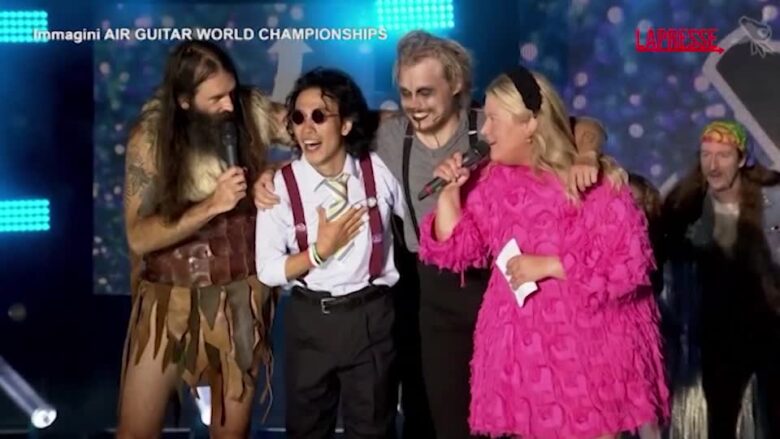 Campionati mondiali di chitarra ‘immaginaria’: il video delle esilaranti esibizioni