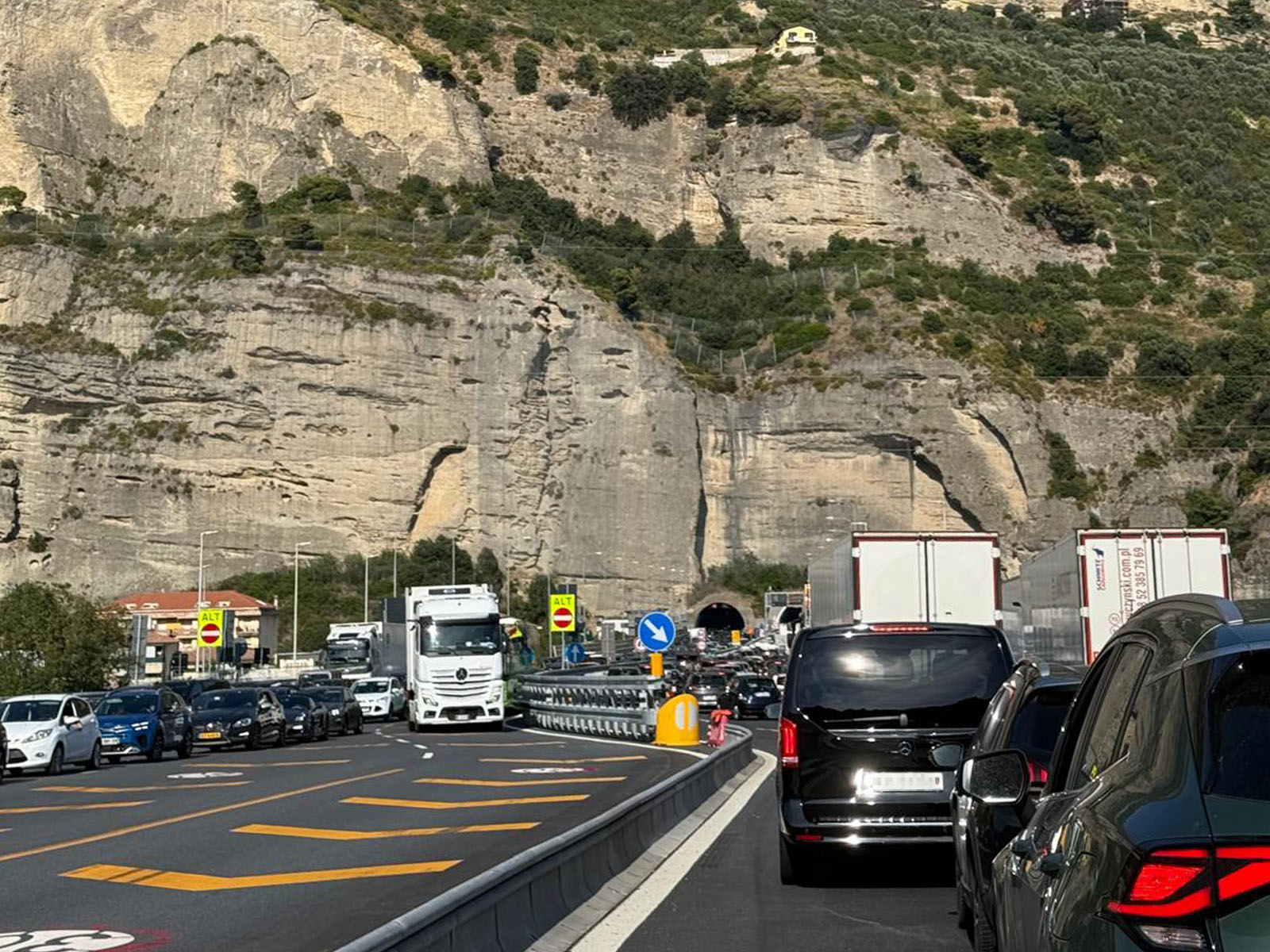 Controesodo, lunghe code alla barriera di Ventimiglia Controesodo, lunghe code alla barriera di Ventimiglia