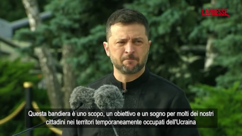 Giornata della bandiera ucraina, Zelensky: "Non cederemo la nostra terra agli occupanti"