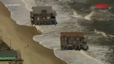 Usa, l'uragano Erin si allontana dalle coste della Carolina del Nord