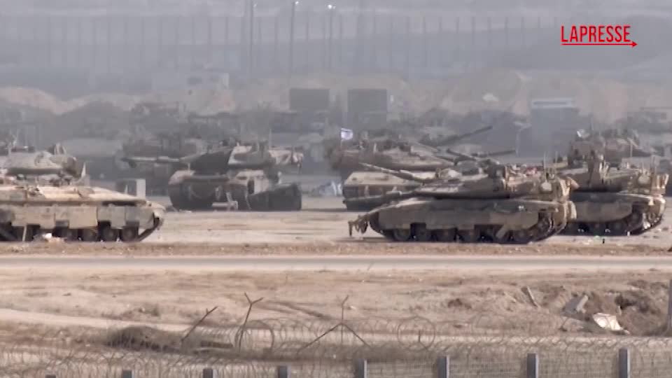 Gaza, tank israeliani al confine con la Striscia Gaza, tank israeliani al confine con la Striscia