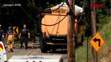 Usa, bus con ragazzi delle medie si schianta vicino a Pittsburgh: 21 feriti