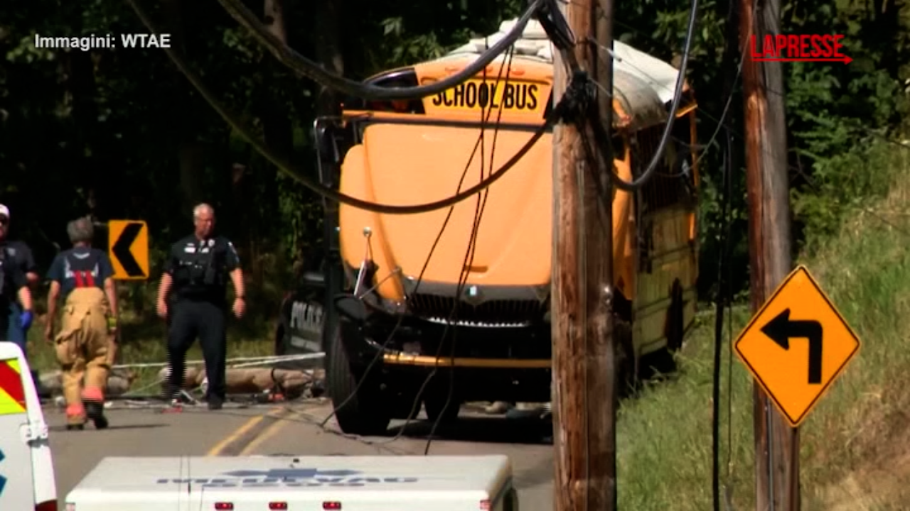 Usa, bus con ragazzi delle medie si schianta vicino a Pittsburgh: 21 feriti Usa, bus con ragazzi delle medie si schianta vicino a Pittsburgh: 21 feriti