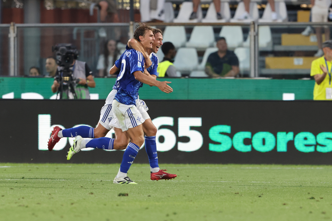 Serie A, esordio vincente per il Como: 2 0 alla Lazio Serie A, esordio vincente per il Como: 2 0 alla Lazio