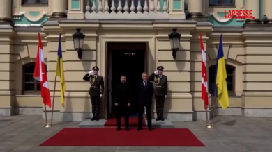 Ucraina, Carney: "Pronti due miliardi di dollari in aiuti militari"