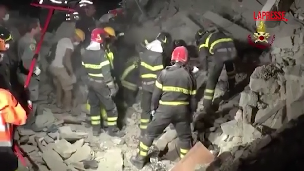 Terremoto Amatrice, il video ricordo dei vigili del fuoco a 9 anni dalla tragedia Terremoto Amatrice, il video ricordo dei vigili del fuoco a 9 anni dalla tragedia