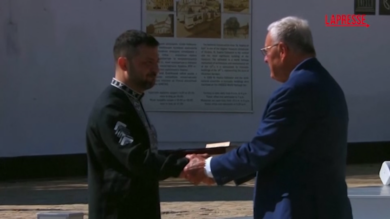 Ucraina, Zelensky conferisce l'Ordine al merito a Keith Kellogg