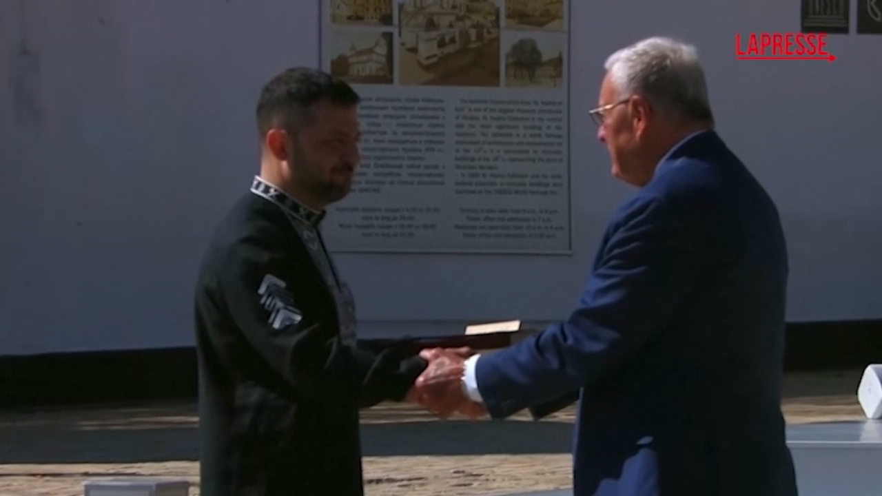 ucraina zelensky conferisce l ordine al merito a keith kellogg