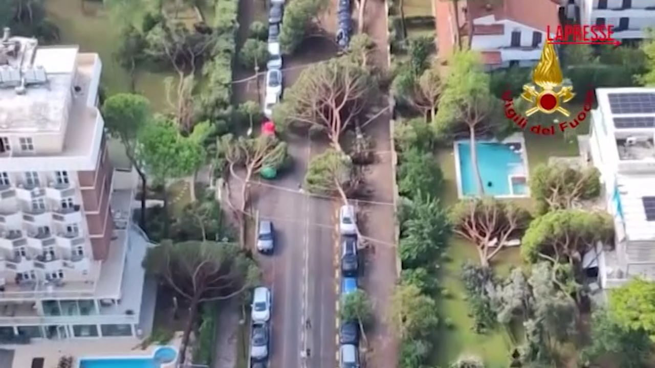 Maltempo sulla riviera romagnola: le immagini dall Maltempo sulla riviera romagnola: le immagini dall