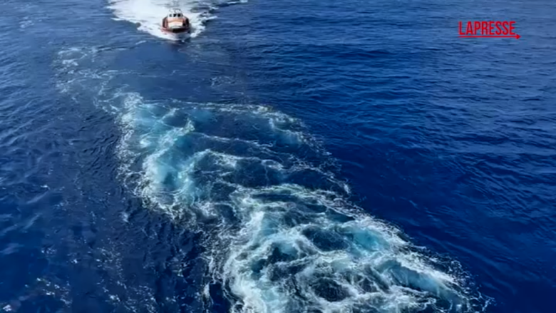 Ripartita la nave crociera in avaria a Ponza: naviga verso Napoli