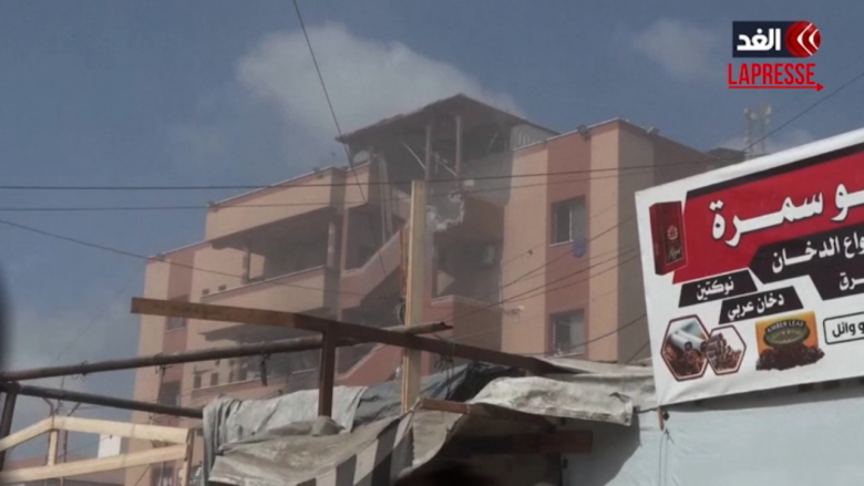 Gaza, l'attacco dell'Idf sull'ospedale Nasser ripreso in diretta tv