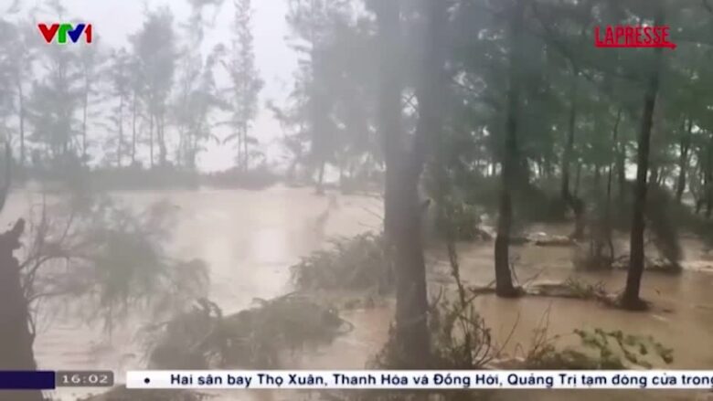 Vietnam, tifone Kajiki ha raggiunto le coste del Paese: venti fino 166 km/h