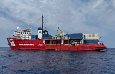 Migranti, fermo amministrativo per la nave Mediterranea