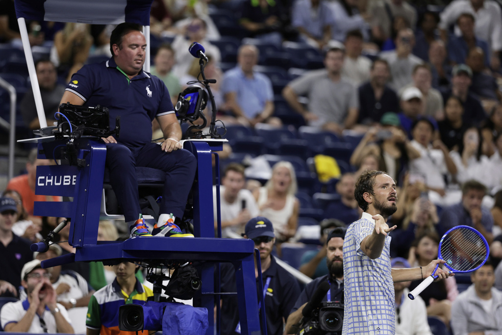 medvedev e il fotografo agli us open 2025 la protesta del russo in 7 foto