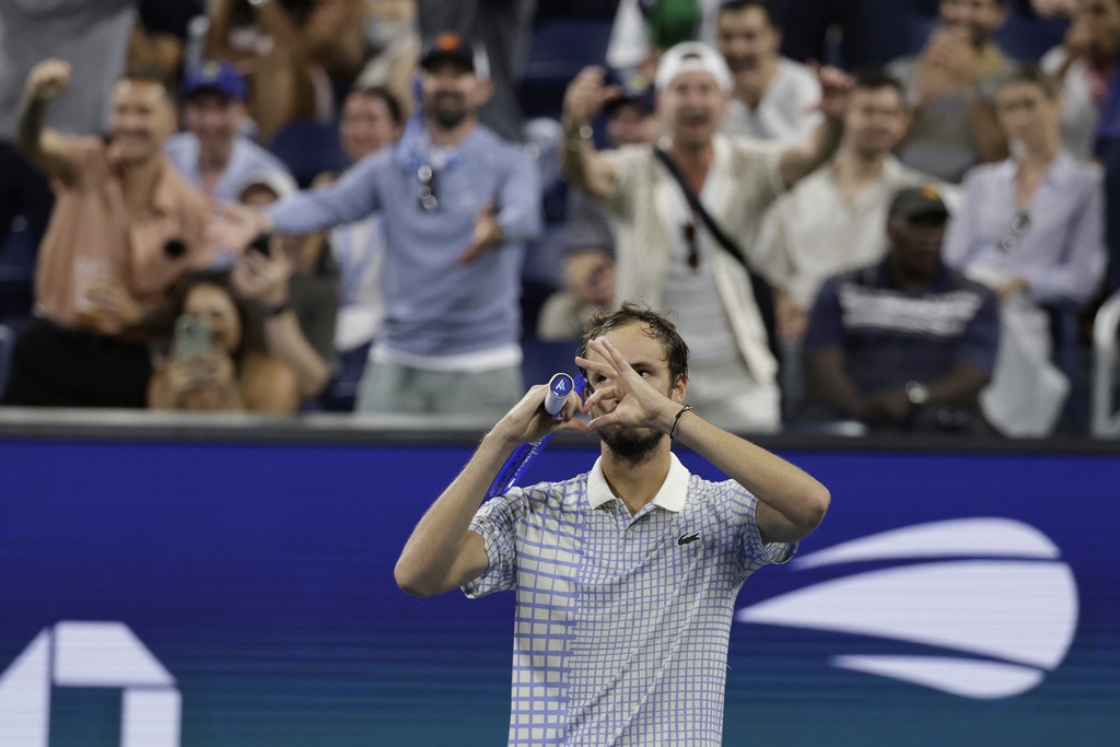 Galleria foto 'Medvedev e il fotografo agli Us Open 2025, la protesta del russo in 7 foto' - foto 5