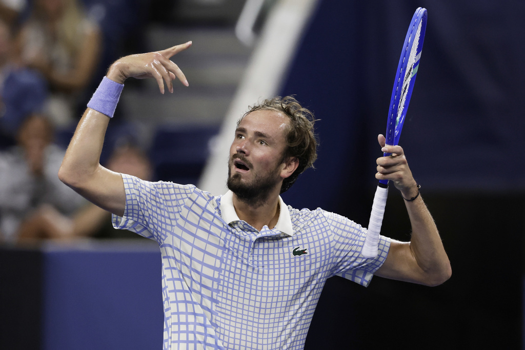 Galleria foto 'Medvedev e il fotografo agli Us Open 2025, la protesta del russo in 7 foto' - foto 2