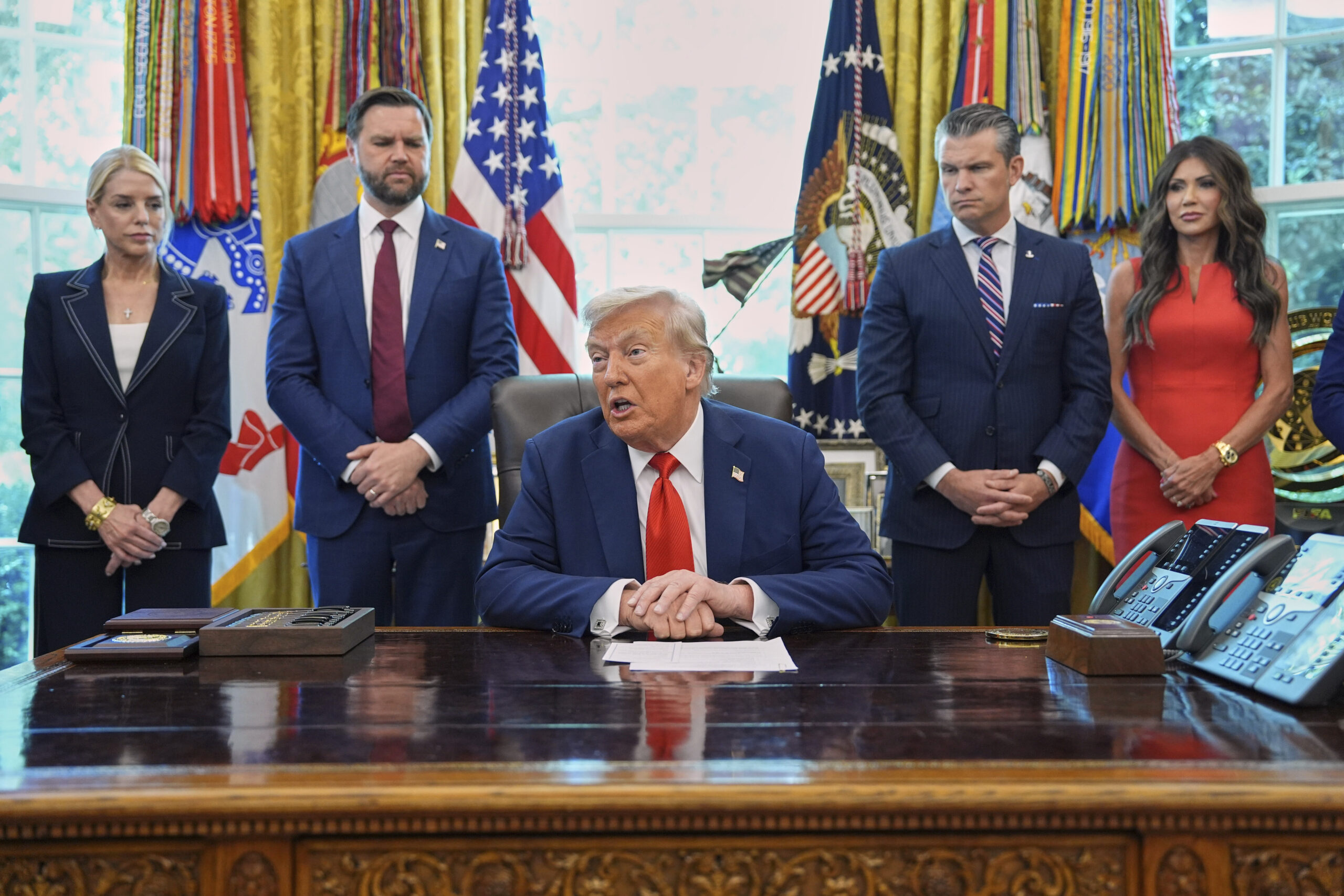 Ucraina, Trump sente Putin e attacca Zelensky: “Un venditore”