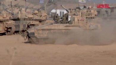 Gaza, carri armati israeliani al confine